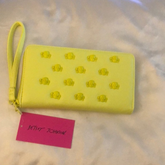 Betsey Johnson Skull & Crossbone Studded Faux Leather ZA Wallet Color Citron NWT - Picture 14 of 16